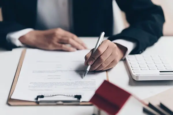 法律由什么保障实现